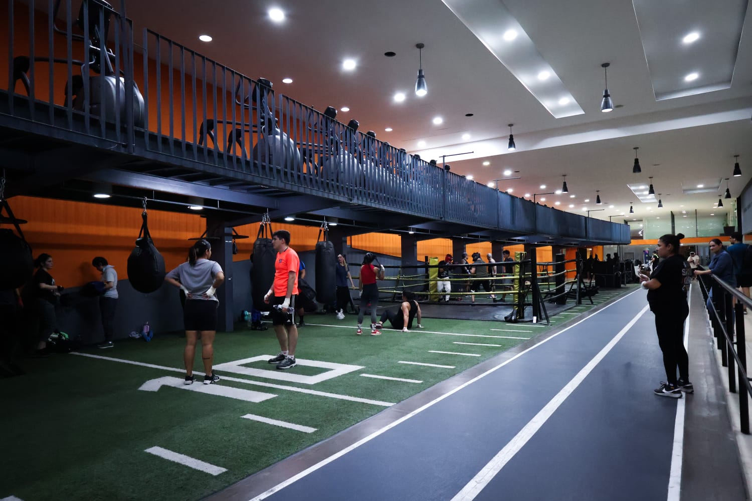 Pista y zona de entrenamiento funcional